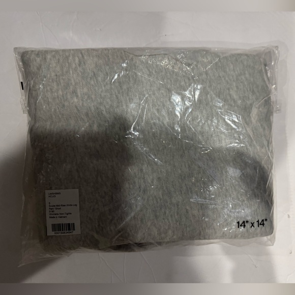 Lululemon Scuba Mid-Rise Wide-Leg Pant *Short
Heathered Core Ultra Light Grey S - Picture 4 of 4